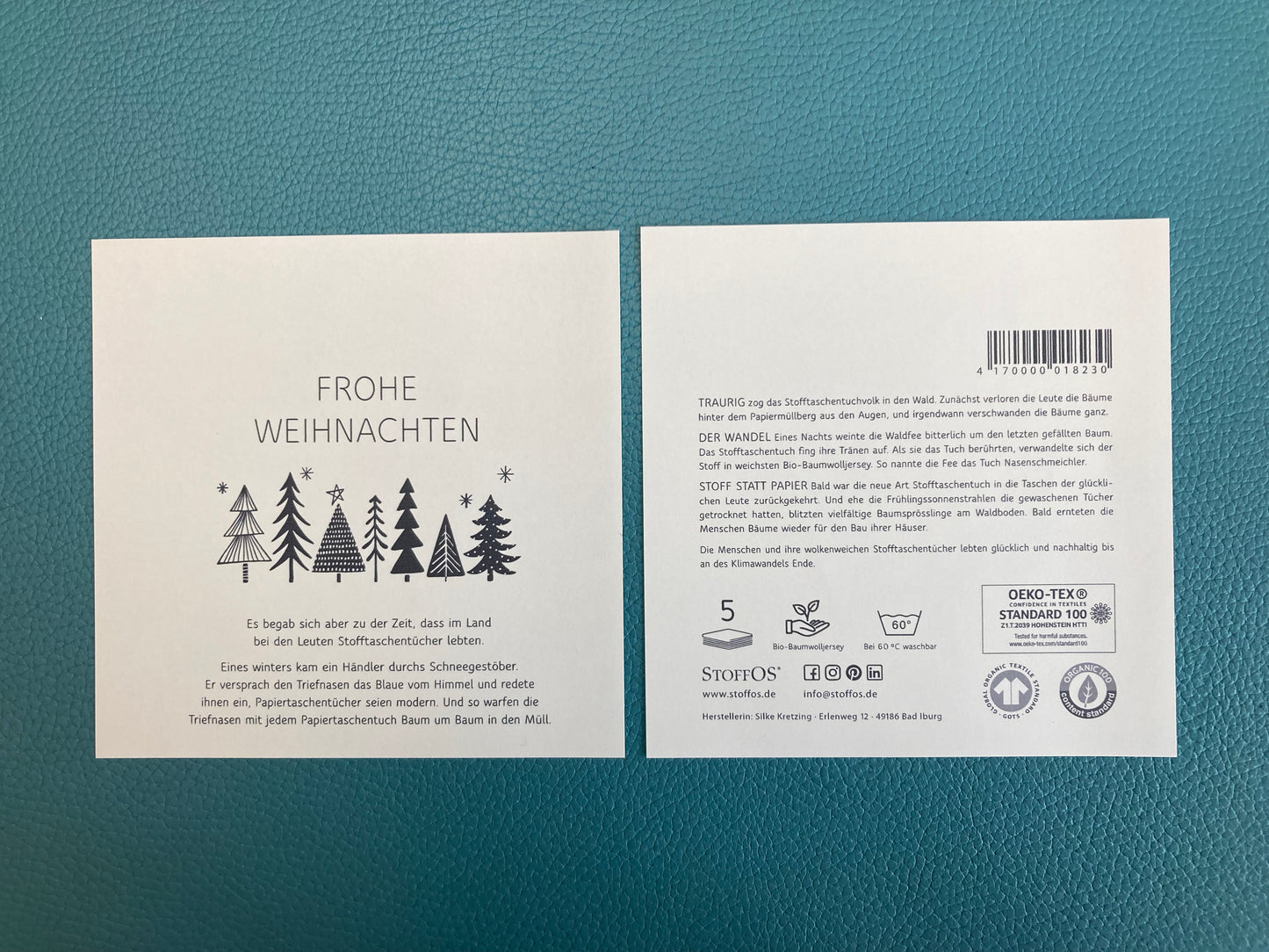 Text des Wintermärchens, Teil 1 Vorne Es begab sich aber zu der Zeit, dass im Land bei den Leuten Stofftaschentücher lebten. Eines winters kam ein Händler durchs Schneegestöber. Er versprach den Triefnasen das Blaue vom Himmel und redete ihnen ein, Papiertaschentücher seien modern. Von da an warfen die Triefnasen mit jedem Papiertaschentuch Baum um Baum in den Müll.