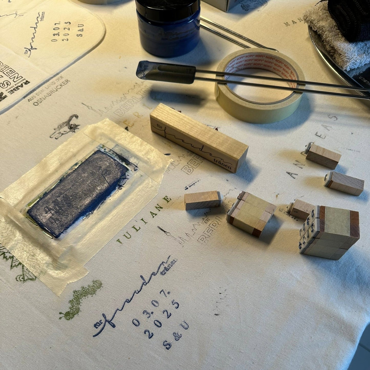 In der Manufaktur, Probedruck auf Tischtuch