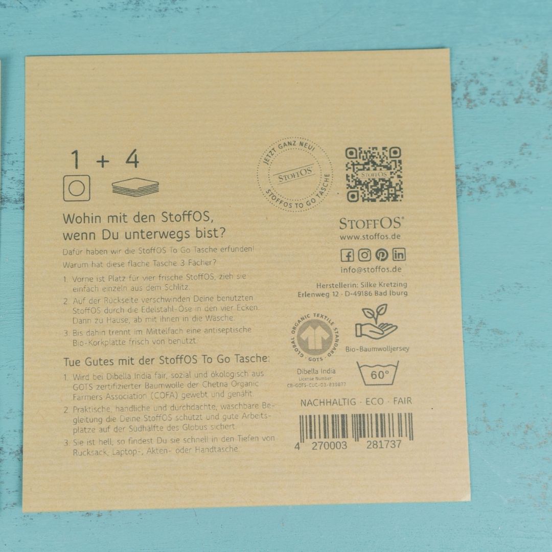 Die Rückseite der Tüte beinhaltet ein packpapierfarbenes Einlegeblatt mit Produkterklärung, Pflegehinweisen, QR Code, EAN Code und Social Media Plattformen.