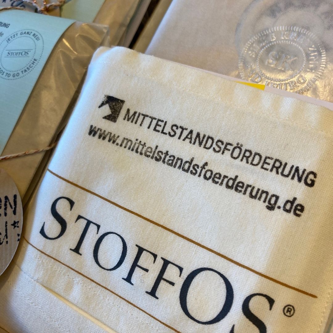 Tasche für Stofftaschentücher mit Firmenstempel individualisiert.